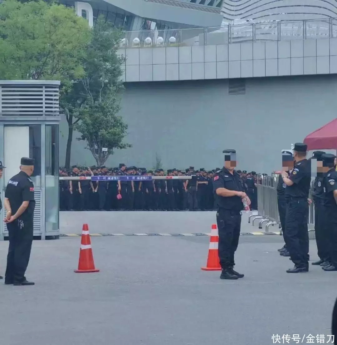 史上最疯狂一夜：600万影迷调集，3小时暴赚2亿！靠《神奇四侠》爆红，唱功好长得漂亮，入行30年婚姻瑞佛斯(图24)