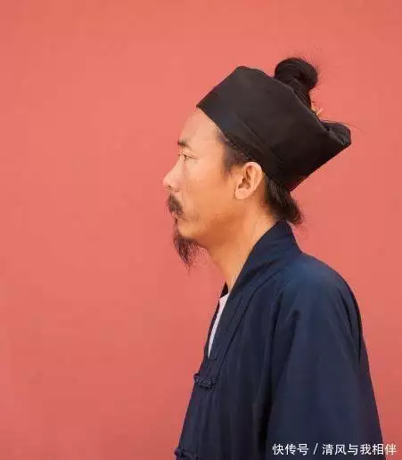 真正的中国本土宗教,千年兴盛不衰,盛世不露面,乱世却下山汪小菲和马筱梅陪小玥儿一起滑冰,网友:大S有这样陪过女儿吗? 真正的中国本土宗教,千年兴盛不衰,盛世不露面,乱世却下山汪小菲和马筱梅陪小玥儿一起滑冰,网友:大S有这样陪过女儿吗?