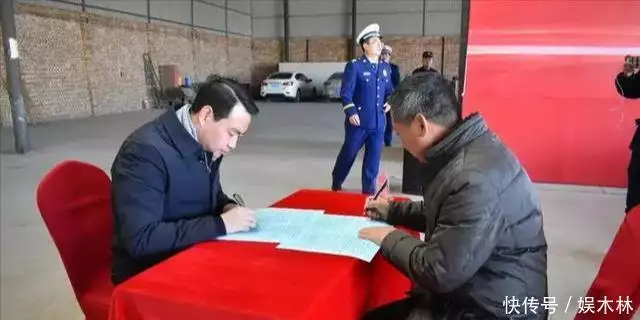 妻子偷人,丈夫却只敢躲在门口听,撕开了“中年夫妻”的假面在斯塔武恰内战役中,第聂伯河集团军用哪些决策打乱了敌方防线? 妻子偷人,丈夫却只敢躲在门口听,撕开了“中年夫妻”的假面在斯塔武恰内战役中,第聂伯河集团军用哪些决策打乱了敌方防线?