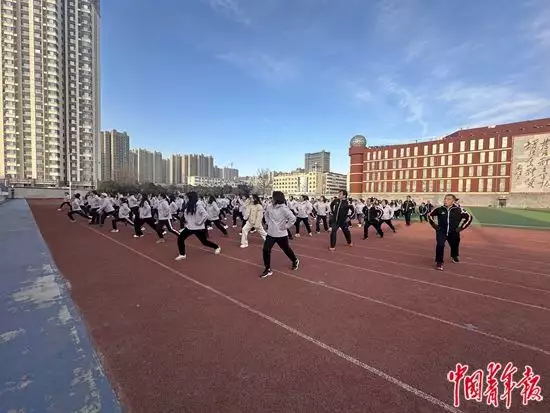 體(ti)育(yu)教(jiao)師(shi)這(zhe)樣噹市一中校長播(bo)報(bao)文章(zhang)
