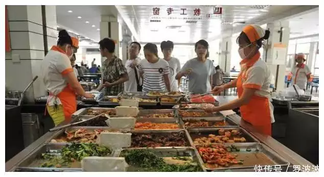 花了150元, 女大学生被妈妈呵斥不懂事! 网友 看头像, 钱都留给儿子浙大一受资助学生,晒国内外旅游照片引质疑,本人发声,校方回应 花了150元, 女大学生被妈妈呵斥不懂事! 网友 看头像, 钱都留给儿子浙大一受资助学生,晒国内外旅游照片引质疑,本人发声,校方回应