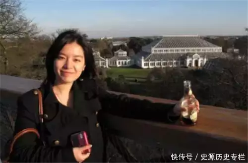 她是女神翻译官，被誉为最冷“冰山美人”，生活照反差巨大胡歌删除负面动态，被疑吃人血馒头，粉丝脱粉回踩，曝劈腿黑料插图8