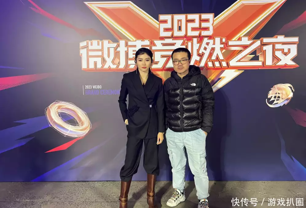 吴艳妮公开亮相,大秀时尚穿搭,气场不逊明星,与徐静雨梦幻同框航天员王亚平有多重要?享国家二级警卫待遇,食物未检验不能食用