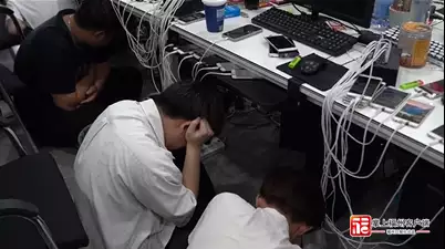 莆田疑犯抓获归案76人！黄圣依的混血儿女儿长大了，高帅富高到判罚，这才是真正的“娘娘”(图6)