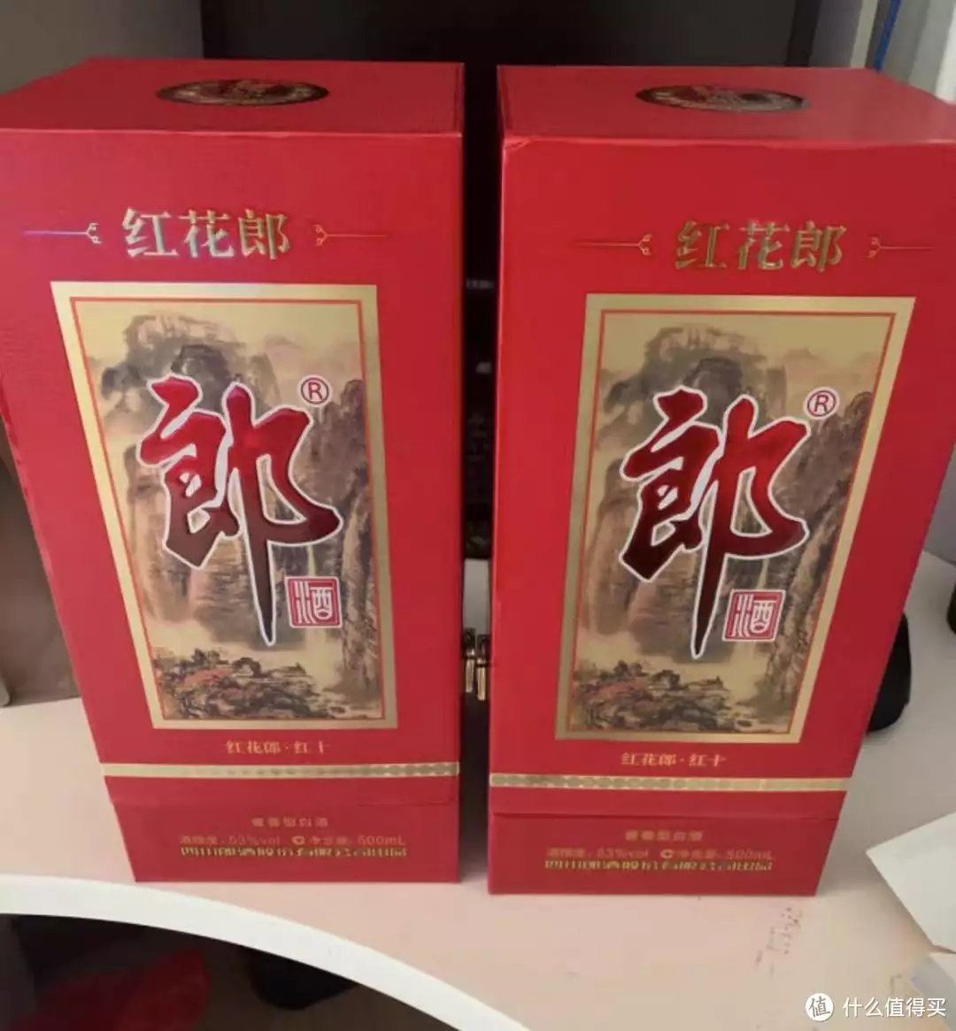 美酒不可错过 篇三：中秋送礼之：郎酒 红花郎10巩俐与外籍老公现身法国名流场合，身材没发福，夫妻二人都显年轻(图1)