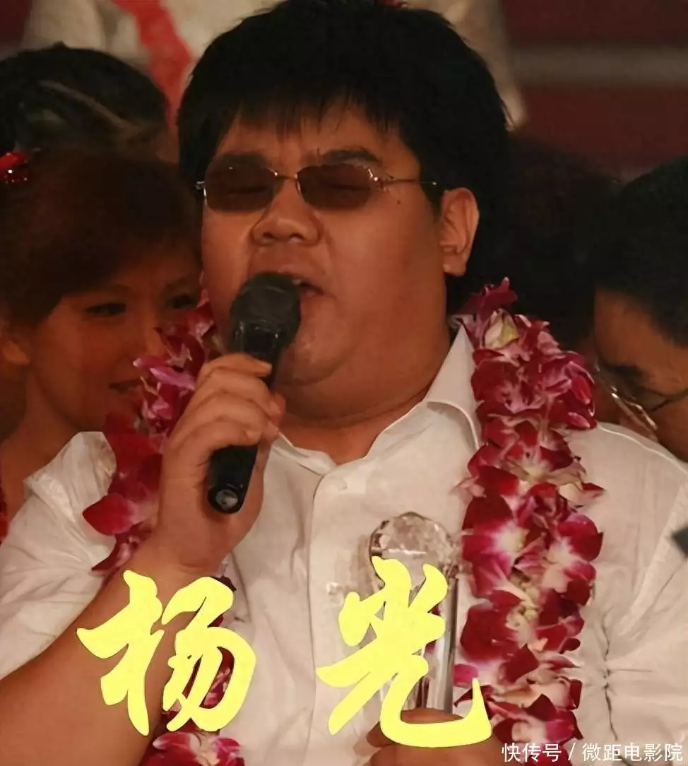 善恶终有报！狂妄的“盲人”歌手杨光，还是走上了一条不归路因叛徒出卖，险些让美舰抢先一步安装我国的电磁炮，抓捕画面曝光