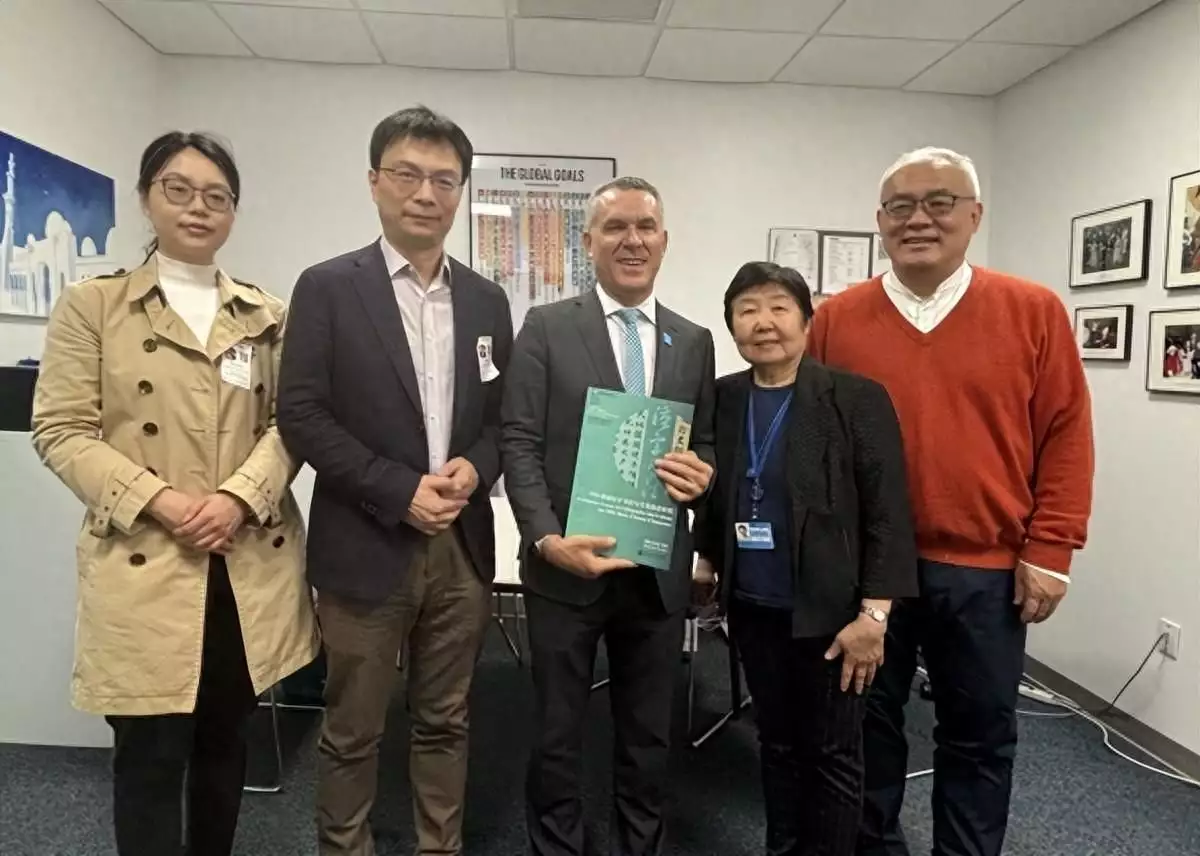 上海交通大学赠送联合国国际学校书法教材日本女演员在中国跑了十年龙套,因《伪装者》成名,今成中国媳妇