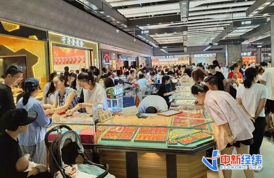 有人赴香港买金条一天赚7000元（香港买金条可以过关吗） 第1张