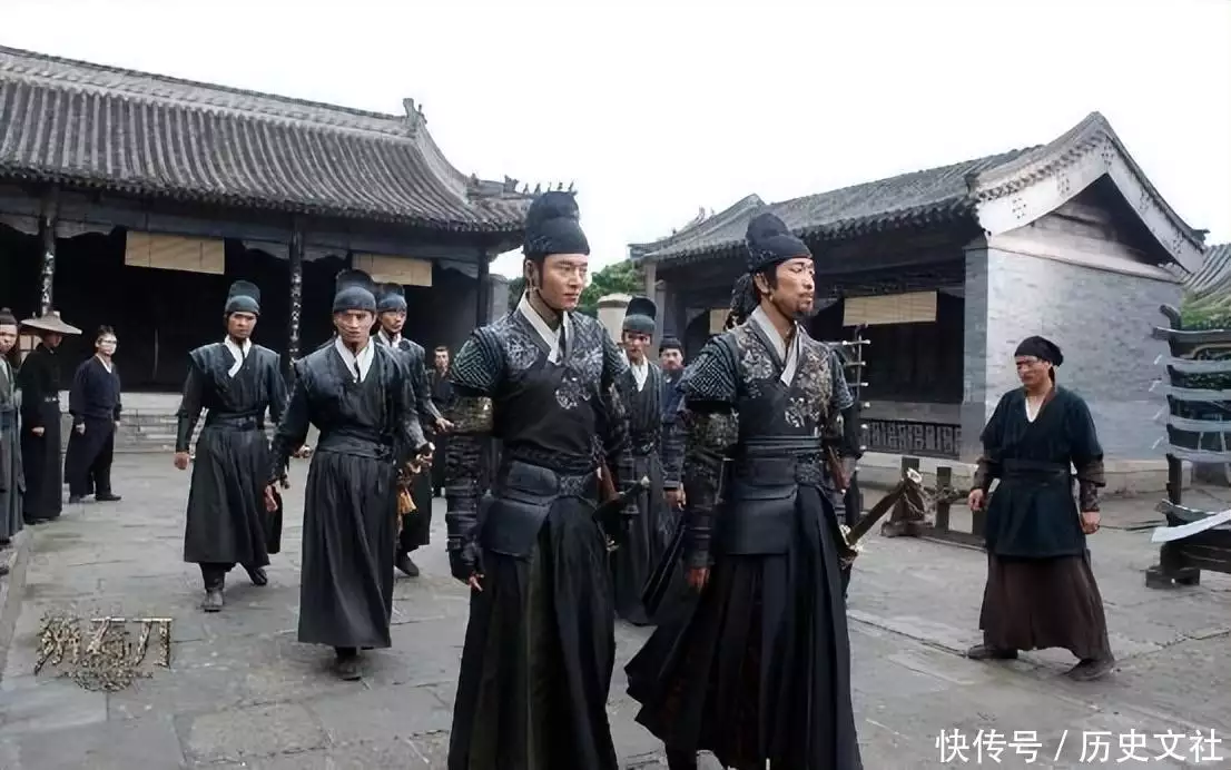 《绣春刀》:“绣春刀、飞鱼服”中国武侠片的崛起陈小春在长沙面馆吃面配大蒜惊呆粉丝,还被小男孩喊小春哥哥 《绣春刀》:“绣春刀、飞鱼服”中国武侠片的崛起陈小春在长沙面馆吃面配大蒜惊呆粉丝,还被小男孩喊小春哥哥