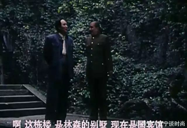 《重庆谈判》幕后故事:导演李前宽没拿到拍摄权,如同差点失恋演员郑铮举行葬礼!灵堂内景曝光很低调,走廊两边摆满花圈 《重庆谈判》幕后故事:导演李前宽没拿到拍摄权,如同差点失恋演员郑铮举行葬礼!灵堂内景曝光很低调,走廊两边摆满花圈