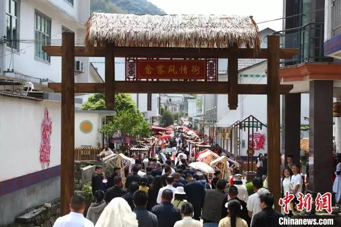 江西上饒舉行“三月三”民族文化系列活動(dòng) 傳承弘揚(yáng)優(yōu)秀民族文化播報(bào)文章