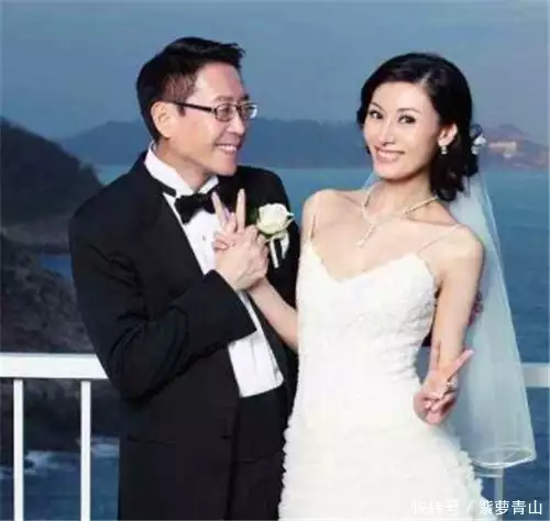 爷爷给侄子留下200亿财产,但每月只能领10万,全部领完需1.6一万年女子持证时从房管局走出来,男子急着结婚上前搭话:做我老婆吧(图15) 爷爷给侄子留下200亿财产,但每月只能领10万,全部领完需1.6一万年女子持证时从房管局走出来,男子急着结婚上前搭话:做我老婆吧(图15)