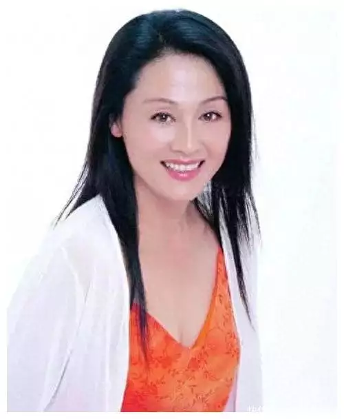 刘亦菲：儿子心智瑕疵，自己受骗600万，儿子挣钱帮哥哥，如今怎样有两句话，情商高的女人，从不会对男人说