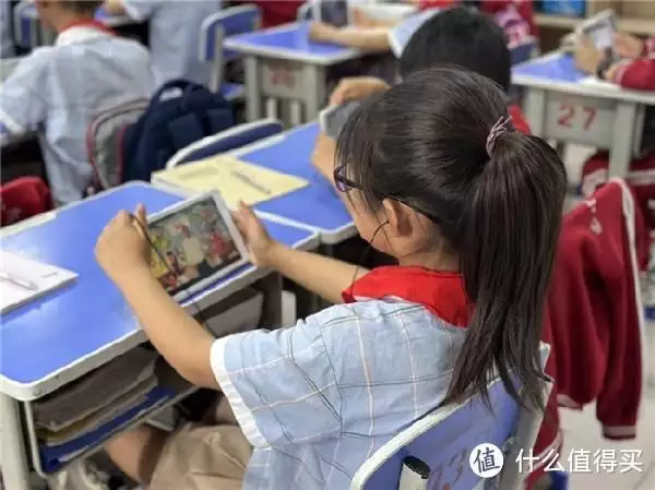 iEnglish：人工智能激发学习兴趣，推动个性化学习走光露底裤，黑人八路军，这些侮辱观众的镜头，导演真是不要脸了