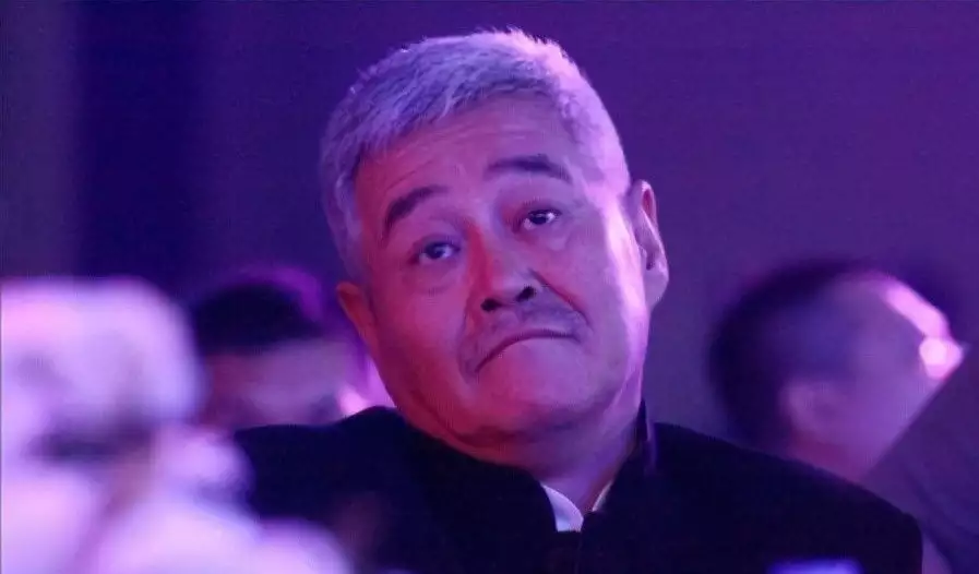 回顾：老将慨叹，声名狼藉？冯小刚被徒弟责骂：私人生活太混乱31岁在央视春晚一举成名，观众都以为他退隐了，其实已经去世10年了