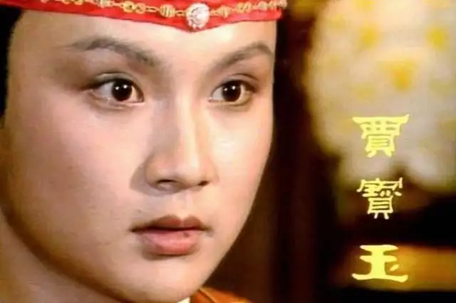 《红楼梦》：宝玉相亲，却惨遭嫌弃倪妮黑色吊带裙写真美照！每一张都值得收藏！(红楼梦宝玉的演员)