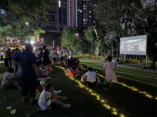 邻里欢聚光影之约,星河宠粉暑期电影节点亮居民仲夏夜 邻里欢聚光影之约,星河宠粉暑期电影节点亮居民仲夏夜