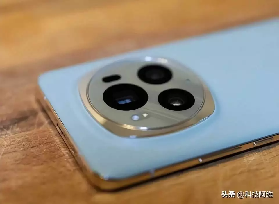 荣耀不要利润了?骁龙8Gen3旗舰突降1412元,16GB+1TB+卫星通信153 88|梨形小个子 荣耀不要利润了?骁龙8Gen3旗舰突降1412元,16GB+1TB+卫星通信153 88|梨形小个子