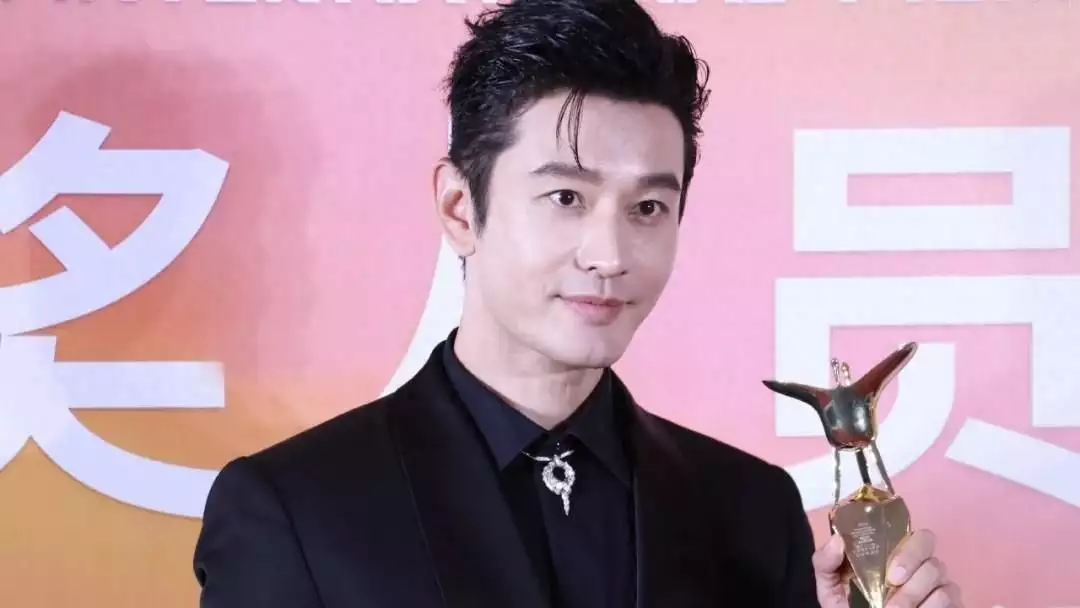 黄晓明为什么能获金爵奖？你听他的获奖感言就明白了21年前，“女子十二乐坊”爆火，放弃中国去日本发展，结果如何？