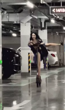 网红究竟多赚钱?花十万块请两个擦腿工,粉丝还要倒贴去应聘好的人生,都是熬过来的,熬得住苦,生活才会甜 网红究竟多赚钱?花十万块请两个擦腿工,粉丝还要倒贴去应聘好的人生,都是熬过来的,熬得住苦,生活才会甜