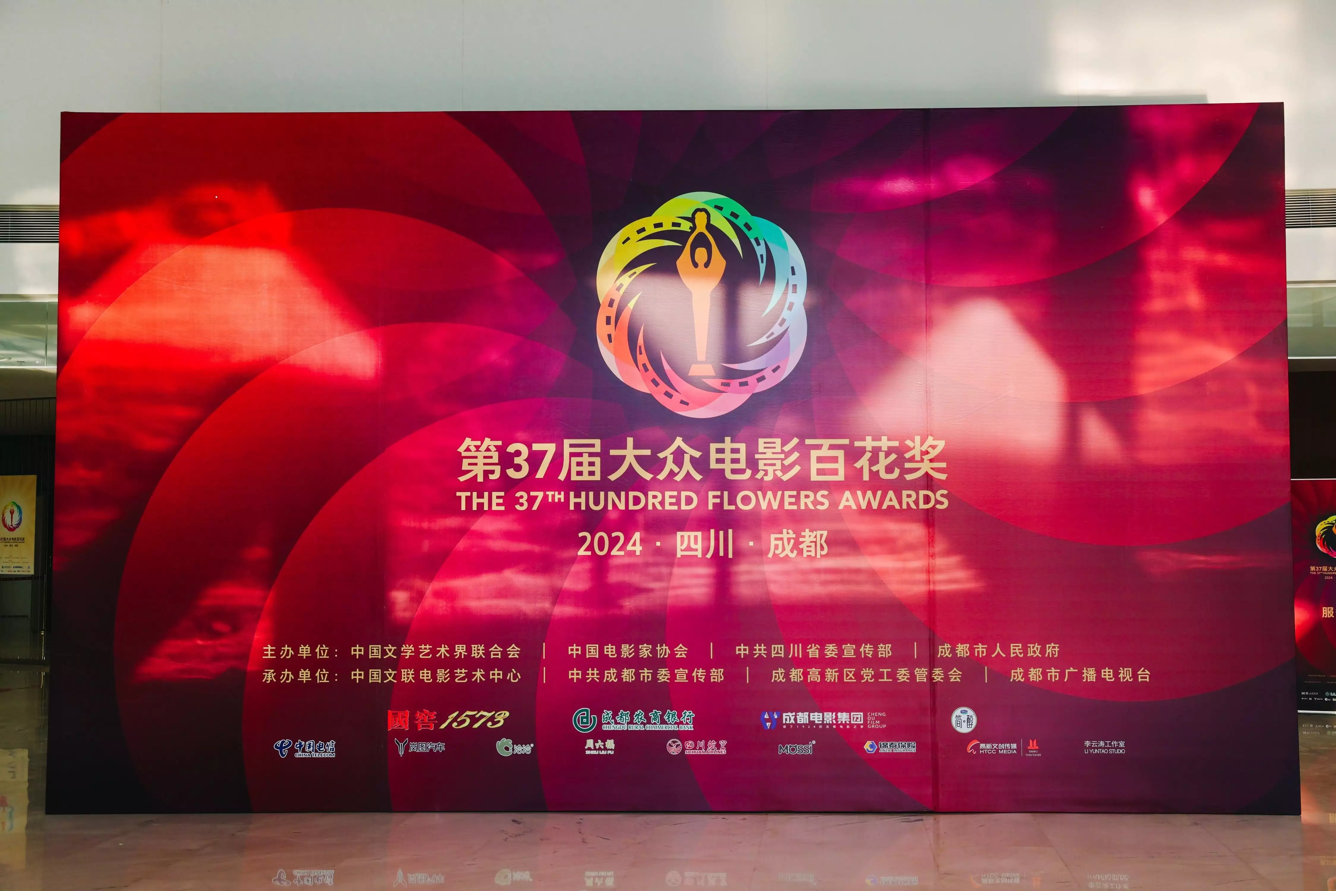 岚图知音现身大众电影百花奖，会与明星擦出怎样的火花？自信：是见多识广，是多次练习出来的