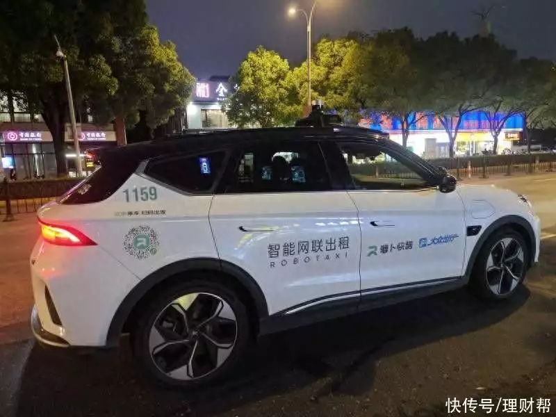 记者体验上海无人驾驶网约车：价格优势明显、等待时间较长7-9月，喜讯不断，顺风顺水，左右逢源，志得意满的4个星座