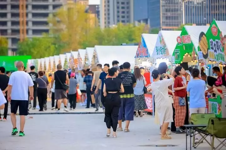 “泉”在济南过暑假｜越夜越嗨！“泉城购”济南精酿啤酒节现场人气爆棚三年不见，李子柒，还是那个李子柒-第4张图片-特色小吃