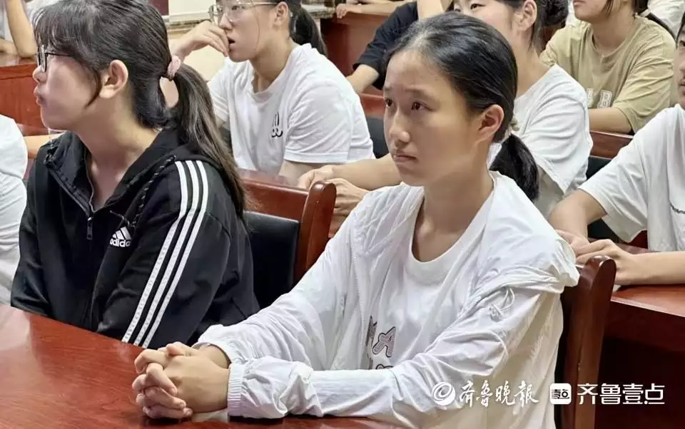 乐鱼体育：卫冕冠军孙一文无缘女重16强，烟台击剑小运动员观赛后眼泛泪花播报文章 未分类 第2张