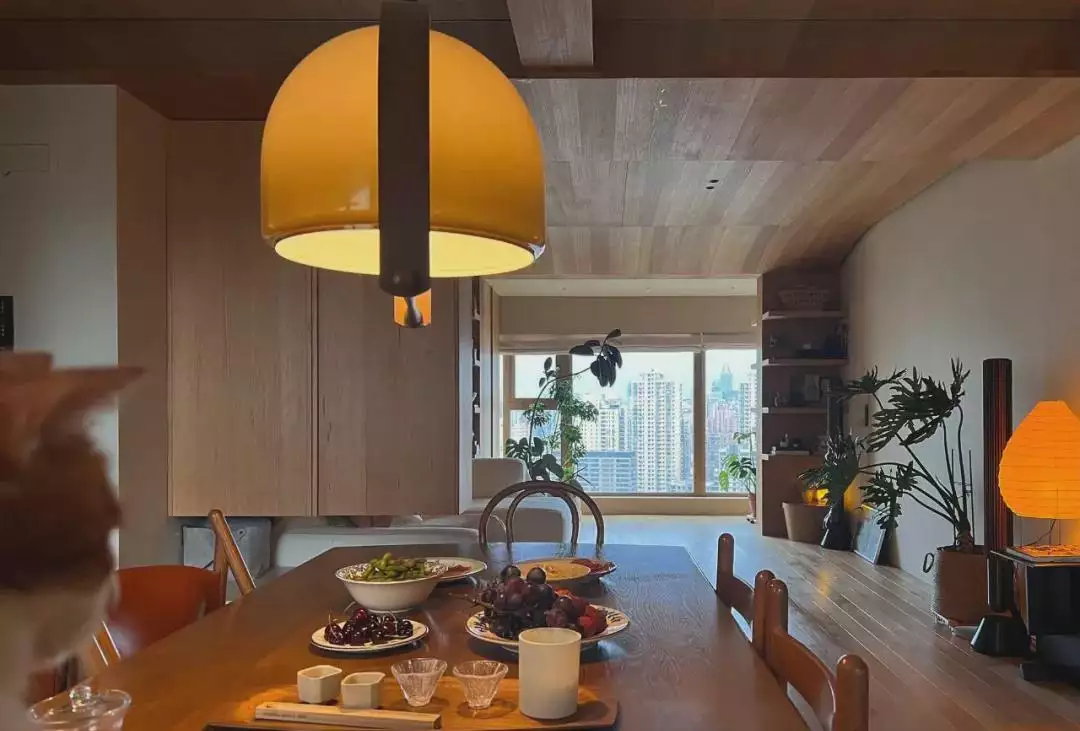 140平自然原木质感温馨四室,秉承克制与至简理念!中式“校园战袍”走红,00后老师穿上原地变老30岁,超级加辈