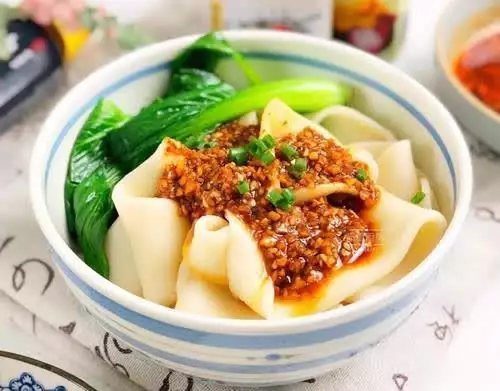 陕西蘸水面的正宗做法,面条筋道,酸香味美,上桌汤都不剩下!女子救下猫头鹰,竟成超级粘人精?走到哪跟到哪,网友:你被认定了! 陕西蘸水面的正宗做法,面条筋道,酸香味美,上桌汤都不剩下!女子救下猫头鹰,竟成超级粘人精?走到哪跟到哪,网友:你被认定了!