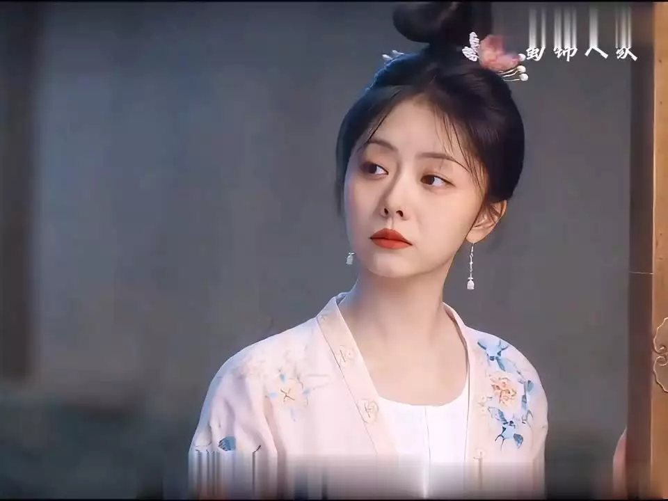 《蜀锦人家》:从80斤减重奇迹到《知否》惊艳,她的变身让人眼前一亮!韩红瘦40斤美到认不出,穿夹克配马丁靴,时髦得像变了个人 《蜀锦人家》:从80斤减重奇迹到《知否》惊艳,她的变身让人眼前一亮!韩红瘦40斤美到认不出,穿夹克配马丁靴,时髦得像变了个人
