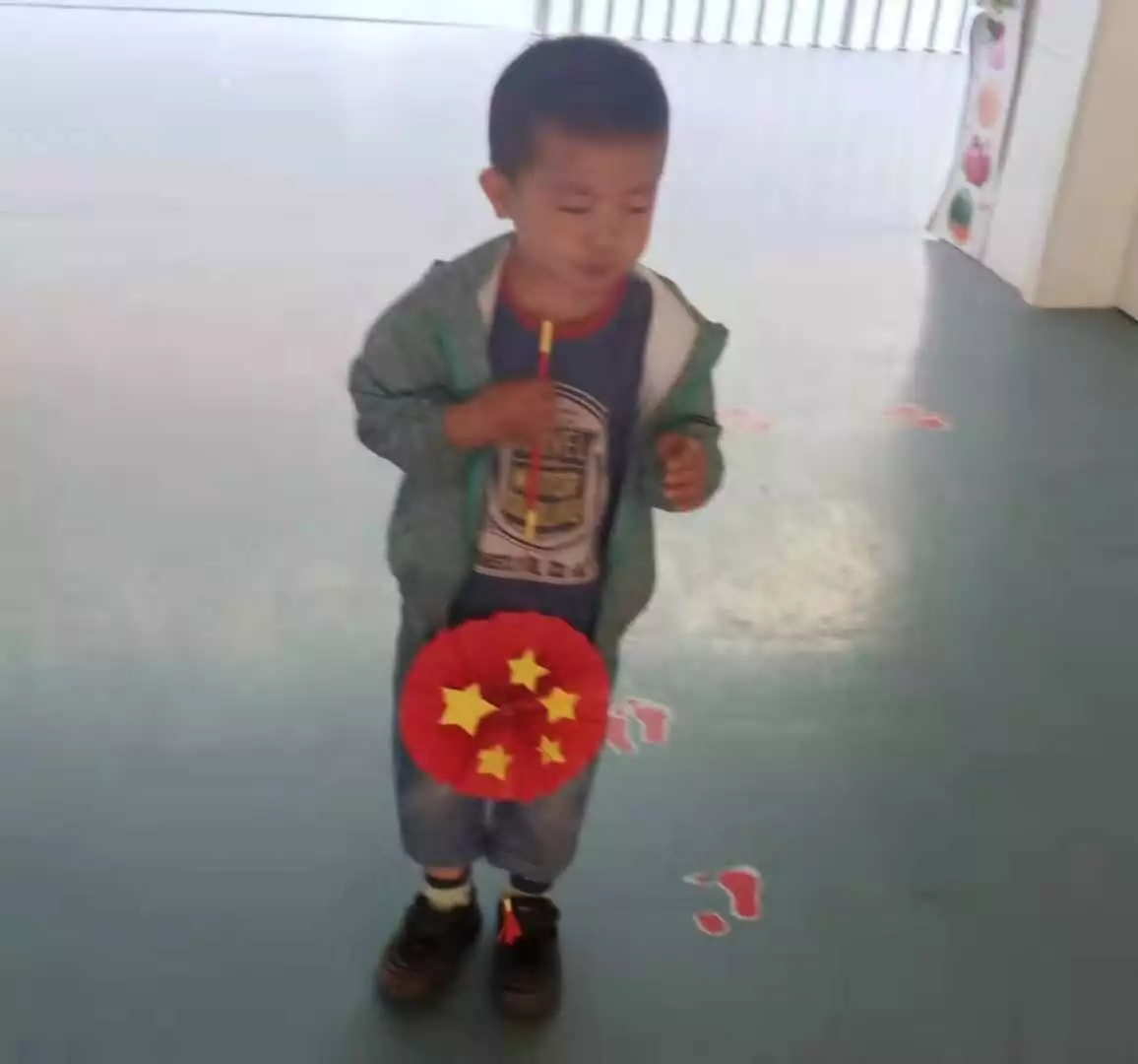 幼儿园手工制作技巧_幼儿园手工鱼的制作_幼儿园手工作业家长参与