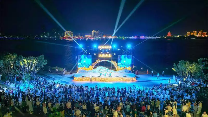 江西吉水：“百姓大舞台” 点燃夏夜激情