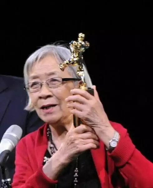 95岁老戏骨李滨病逝,曾出演《建国大业》,三年前最后露面曝光大S被爆已抛出橄榄枝请婆婆来台过春节,这一次具俊晔会回来吗? 95岁老戏骨李滨病逝,曾出演《建国大业》,三年前最后露面曝光大S被爆已抛出橄榄枝请婆婆来台过春节,这一次具俊晔会回来吗?