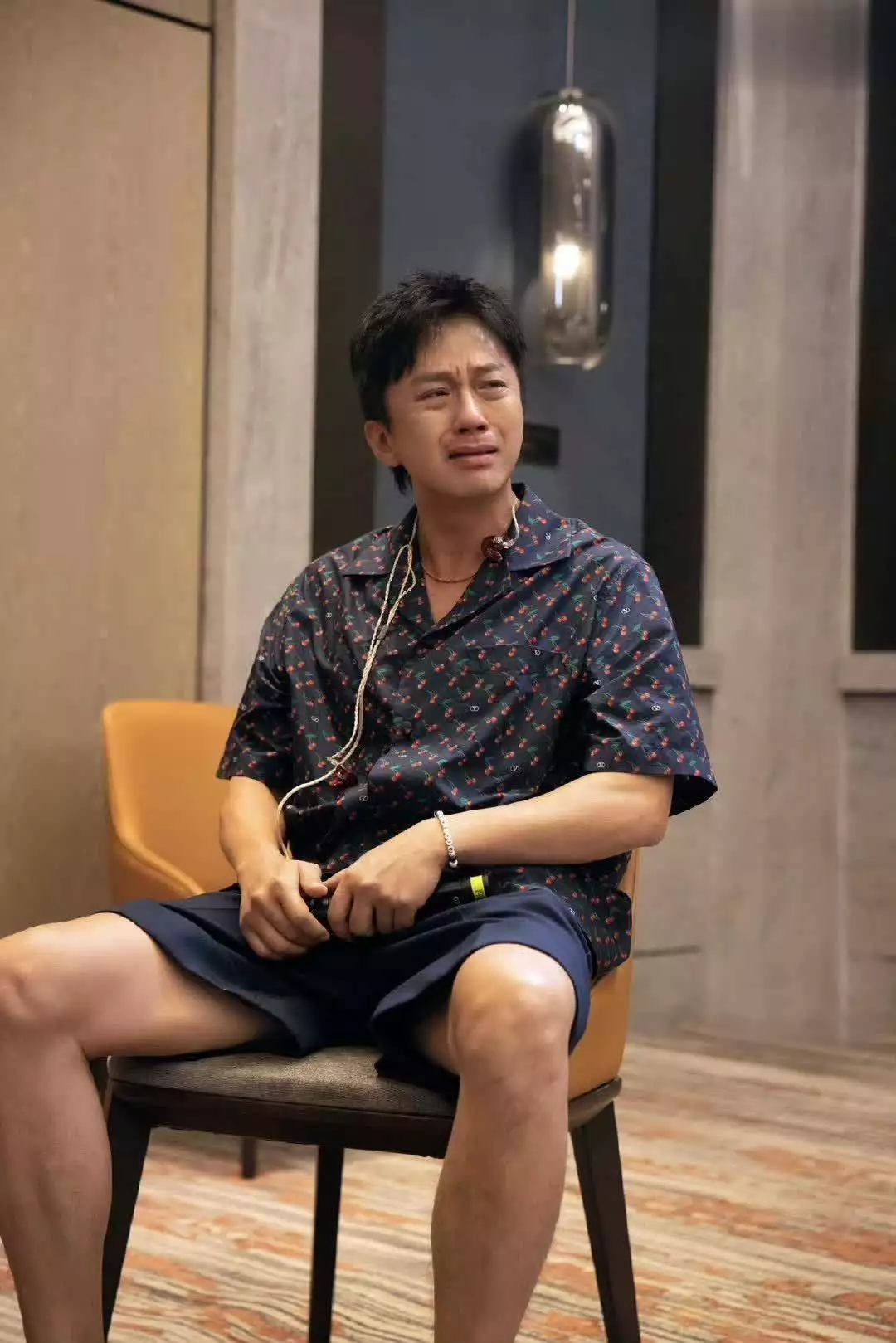 邓超“悲伤蛙”破防！五哈5毕业歌会催泪全场，搞笑综艺也走心？ 彻底混不下去了！官方通报不到72小时，那尔那茜再迎4个噩耗