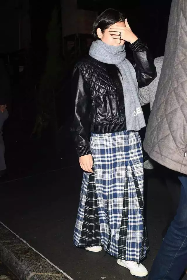 Jennie与朴彩英纽约罕见同框!两个勇闯欧美圈儿的时尚达人66岁郭凯敏现身北京小饭馆,大口吃饼不摆架子,二婚妻儿颜值好高 Jennie与朴彩英纽约罕见同框!两个勇闯欧美圈儿的时尚达人66岁郭凯敏现身北京小饭馆,大口吃饼不摆架子,二婚妻儿颜值好高