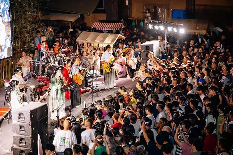 湖南衡阳南岳里·庙会民俗美食街正式开街，开启南岳文旅夜游新篇章-第3张图片-特色小吃