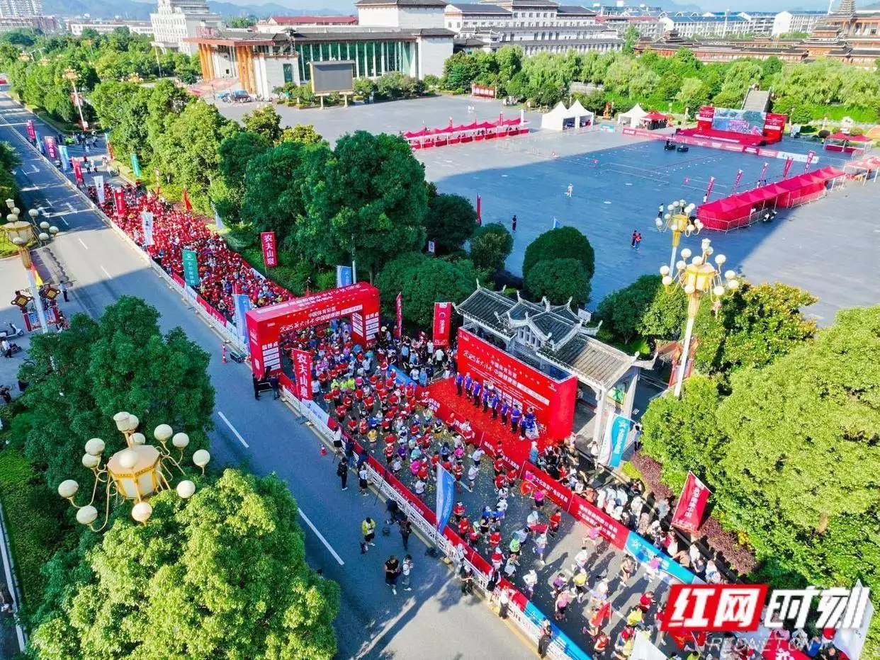 湖南靖州首迎大型路跑赛事 “薪火传承·中国健康跑”展现民族风情美军刚宣布成功拦截“东风洲际导弹”，结果下一刻就被当着全球打脸