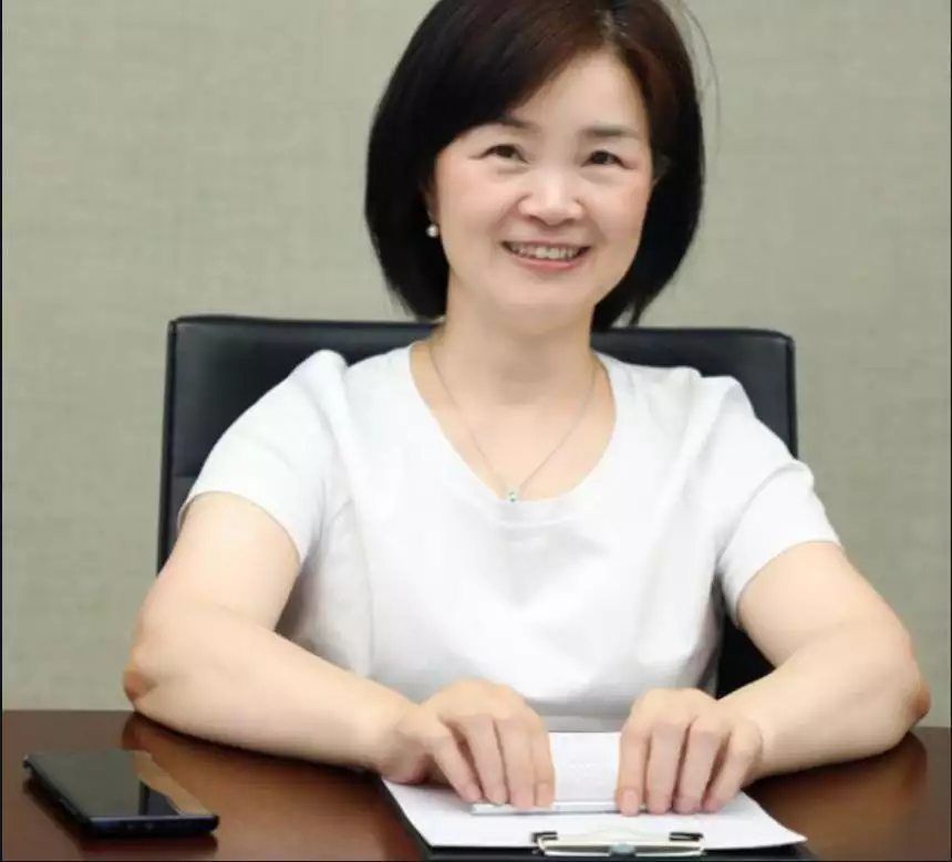 她从护士逆袭到深圳女首富,手握10000项专利,每年赚走苹果100亿他身高不足一米五,21岁升为红军军团长,麾下有一位大将叫粟裕 她从护士逆袭到深圳女首富,手握10000项专利,每年赚走苹果100亿他身高不足一米五,21岁升为红军军团长,麾下有一位大将叫粟裕