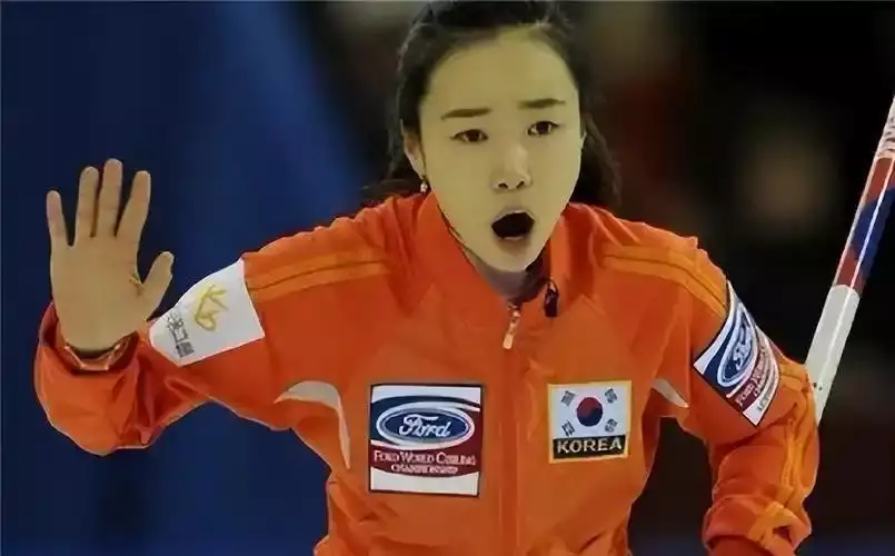韩国财阀千金:倒追中国名将!不顾反对嫁到上海,结婚13年生二胎03年女警花枪杀丈夫,丈夫临死前跪地求饶,直呼不想女儿失去父亲 韩国财阀千金:倒追中国名将!不顾反对嫁到上海,结婚13年生二胎03年女警花枪杀丈夫,丈夫临死前跪地求饶,直呼不想女儿失去父亲