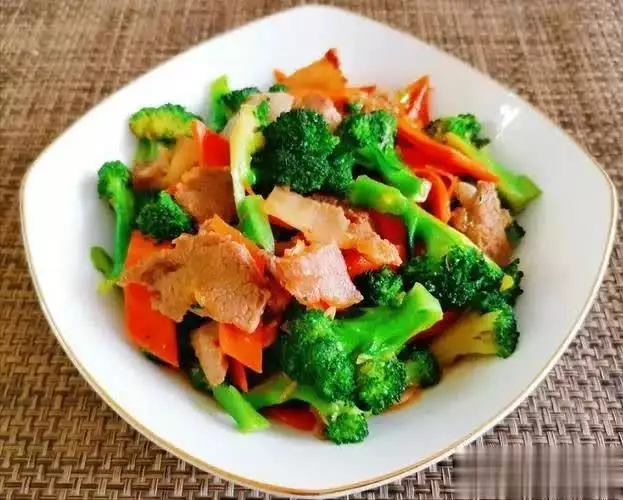 西兰花炒瘦肉片