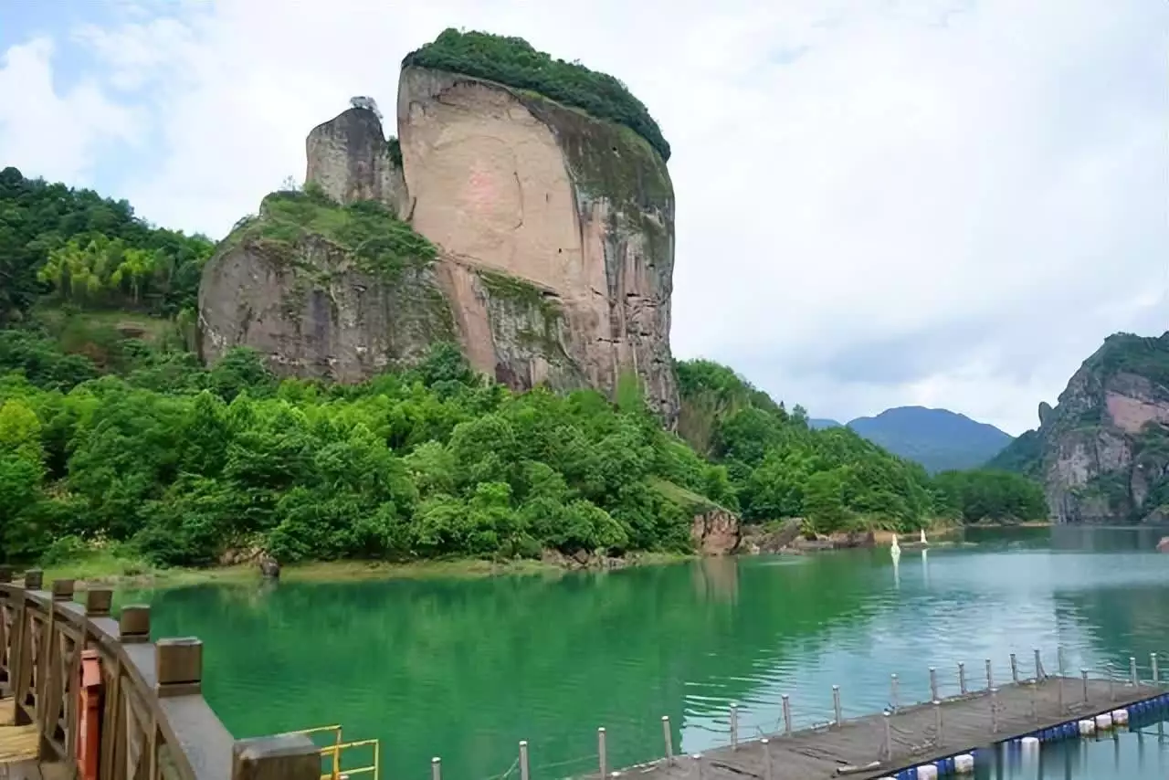 丽水东西岩五日游：探秘丹霞奇观，品味湖南特色小吃《珠帘玉幕》终于要播了，赵露思演第一美人太惊艳，这剧得爆！-第2张图片-特色小吃