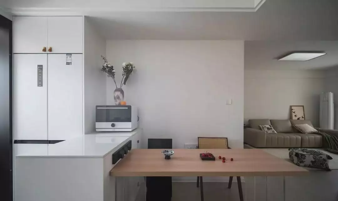 118平现代简约实用三口之家，有足够的储物空间可使用量子龙卷风制造地球黑洞