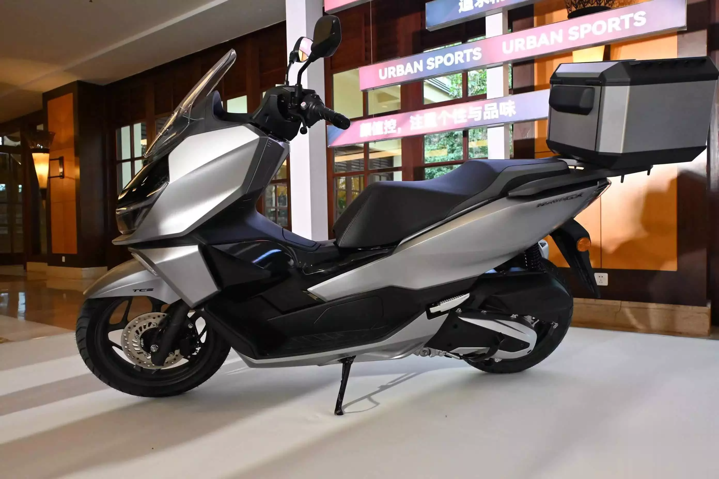 新大洲本田NS150GX_NS150GX豪华探索踏板车_本田150摩托车哪款好