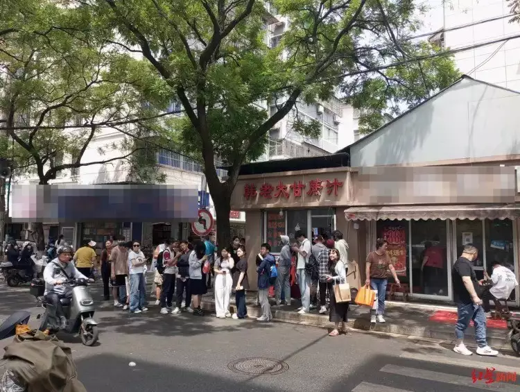 20天赚了上百万?南京“手冲咖啡”大姐回应他活了256岁,娶了24位妻子,眼睁睁的看着10波季尔离开!(图2) 20天赚了上百万?南京“手冲咖啡”大姐回应他活了256岁,娶了24位妻子,眼睁睁的看着10波季尔离开!(图2)