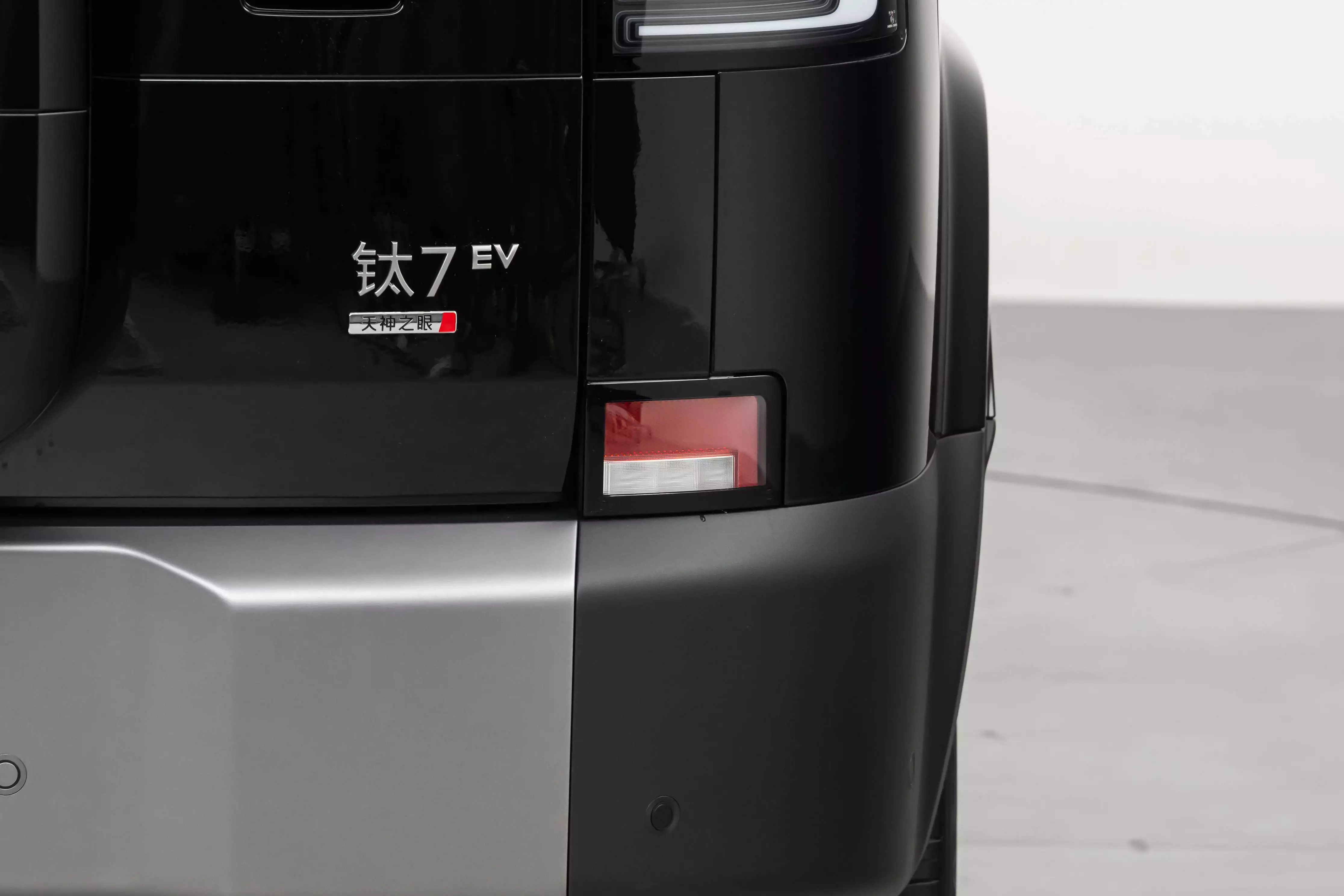 探索全能新能源SUV:方程豹钛7混动新选择