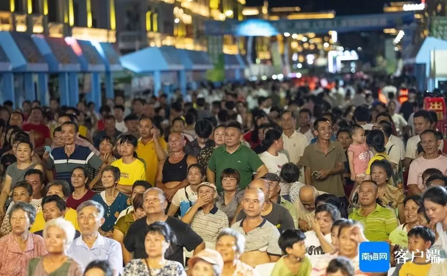 组图丨时隔一年！海南“村VA”铺前站的人气又回来了播报文章