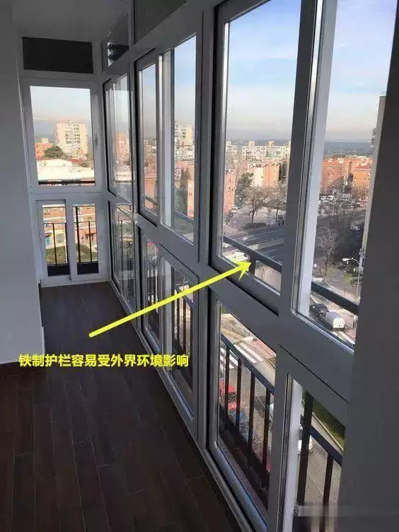 封阳台护栏究竟放哪儿？我家的选择让邻居都羡慕！脚上一旦出现这种现象，是在提醒你：有血栓了，及时检查制止