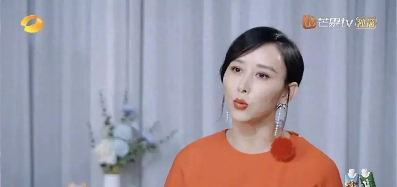 戚薇曝胡静请客忘带钱,叫卢靖姗买单理由让人笑翻 戚薇曝胡静请客忘带钱,叫卢靖姗买单理由让人笑翻