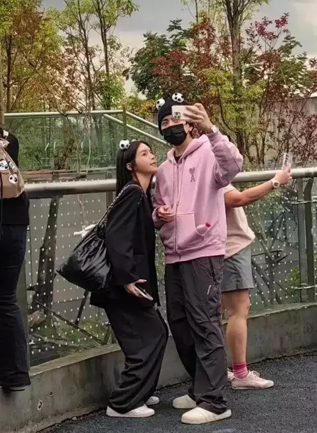 王大陆穿着粉嫩,带女友沐轩看大熊猫,二人头戴大熊猫发箍超甜蜜云南一男子满嘴恶臭,头疼欲裂,检查发现脑中有一把10公分匕首 王大陆穿着粉嫩,带女友沐轩看大熊猫,二人头戴大熊猫发箍超甜蜜云南一男子满嘴恶臭,头疼欲裂,检查发现脑中有一把10公分匕首